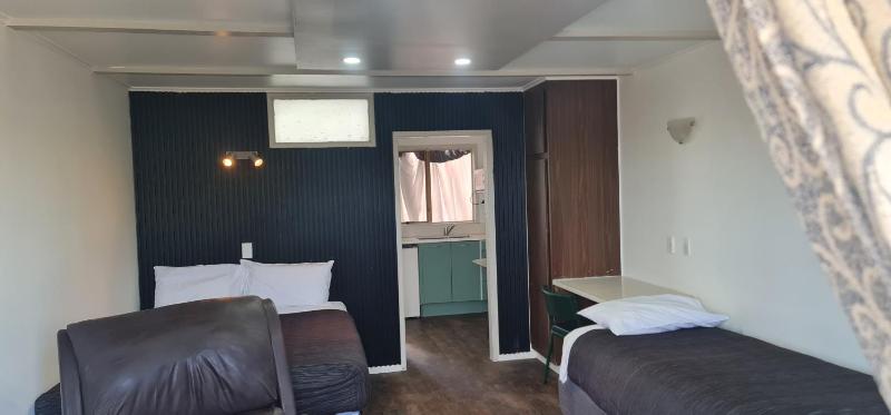 Kiwi Cove Motel - image 16