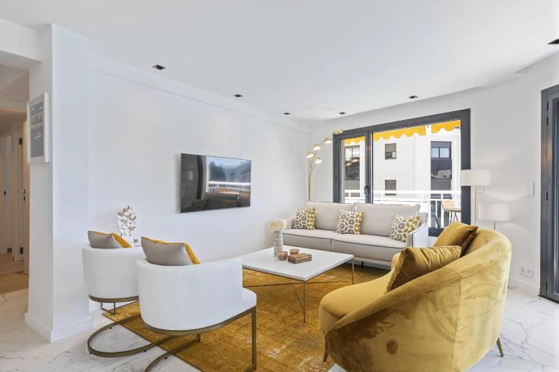 REF 1432 - 3 bedroom apartment for rent Centre Cannes - image 16