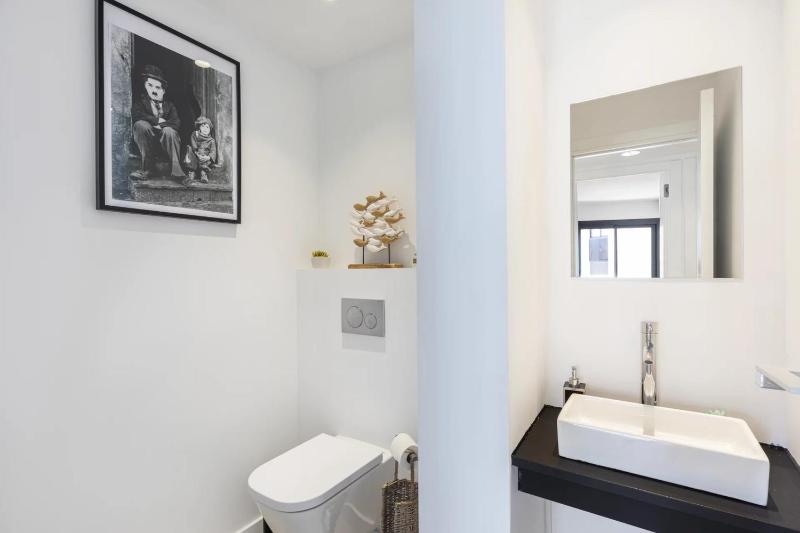 REF 1432 - 3 bedroom apartment for rent Centre Cannes - image 5