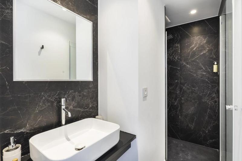 REF 1432 - 3 bedroom apartment for rent Centre Cannes - image 9
