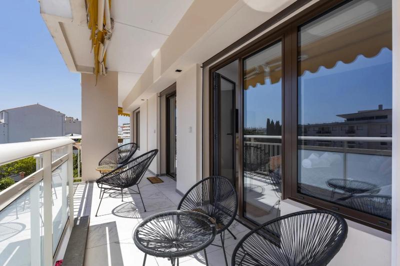 REF 1432 - 3 bedroom apartment for rent Centre Cannes - image 13