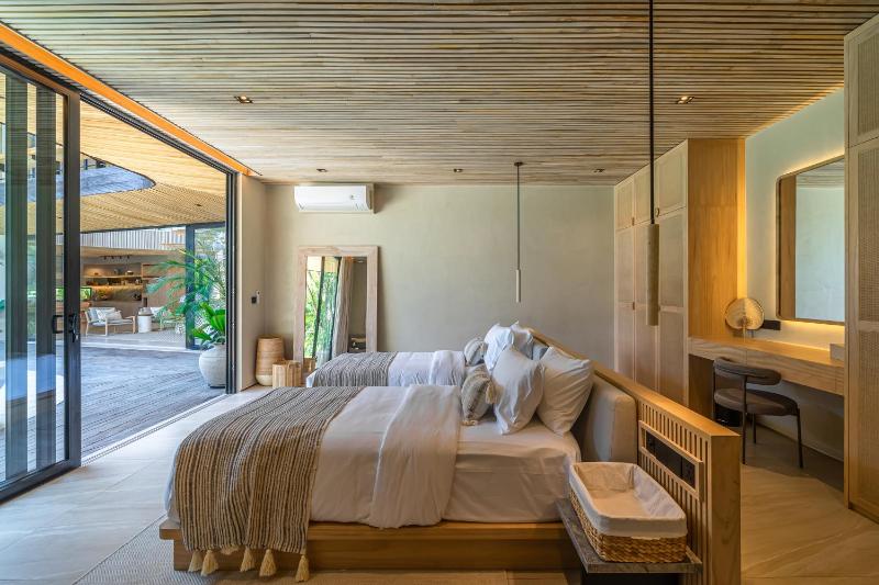 Casa Alyce - Masterpiece 5BR Tropical Dream Villa in Umalas - image 15