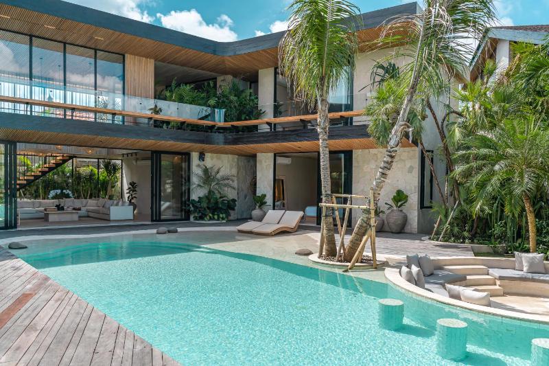 Casa Alyce - Masterpiece 5BR Tropical Dream Villa in Umalas - image 48