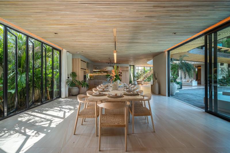 Casa Alyce - Masterpiece 5BR Tropical Dream Villa in Umalas - image 26