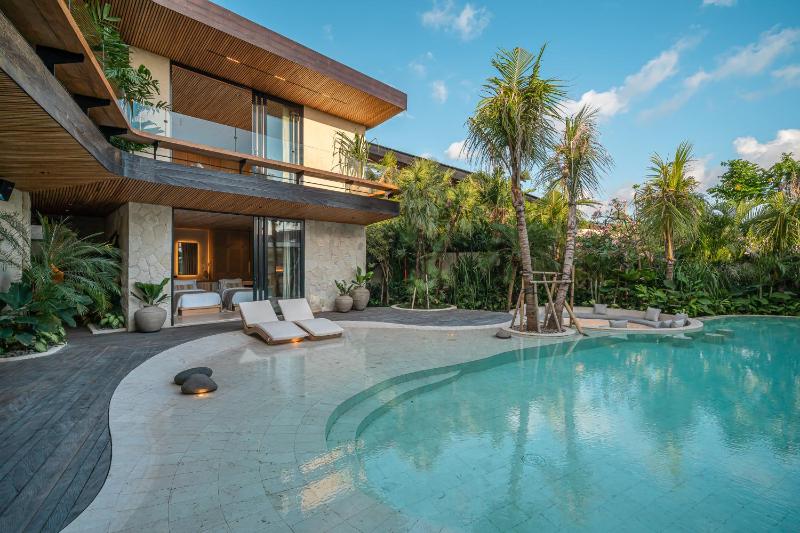 Casa Alyce - Masterpiece 5BR Tropical Dream Villa in Umalas - image 25