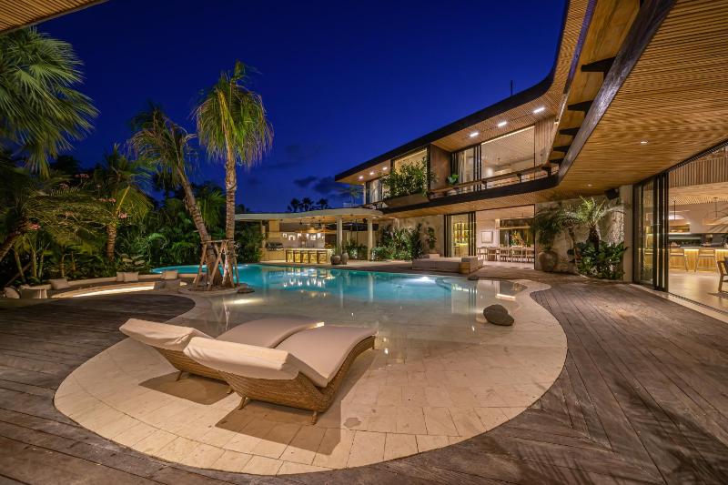 Casa Alyce - Masterpiece 5BR Tropical Dream Villa in Umalas - image 38