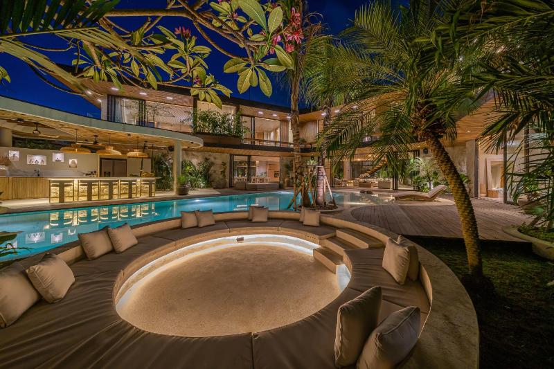 Casa Alyce - Masterpiece 5BR Tropical Dream Villa in Umalas - image 23