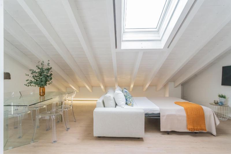 Como Sky Suite by Rent All Como - image 20