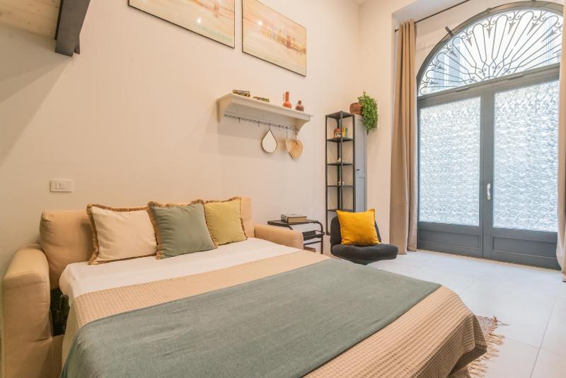 Como Loft Charme by Rent All Como - image 11