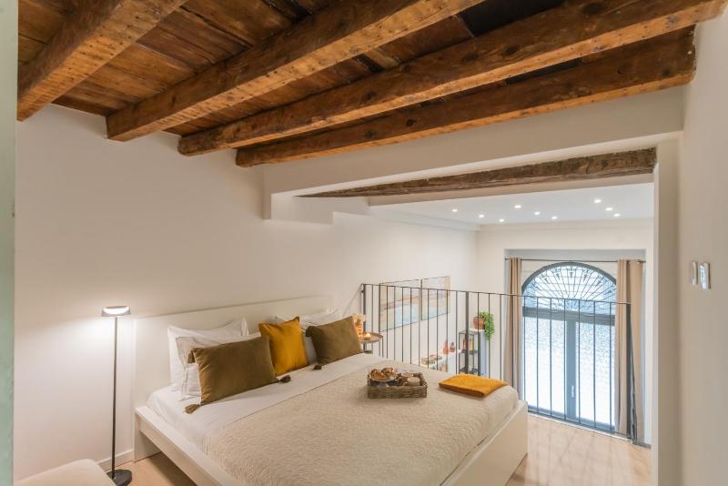 Como Loft Charme by Rent All Como - image 20