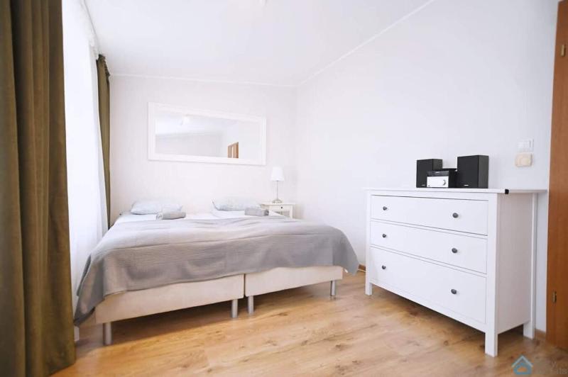 Cosy Apartment close to the Beach in Sopot by Noclegi Renters - image 9