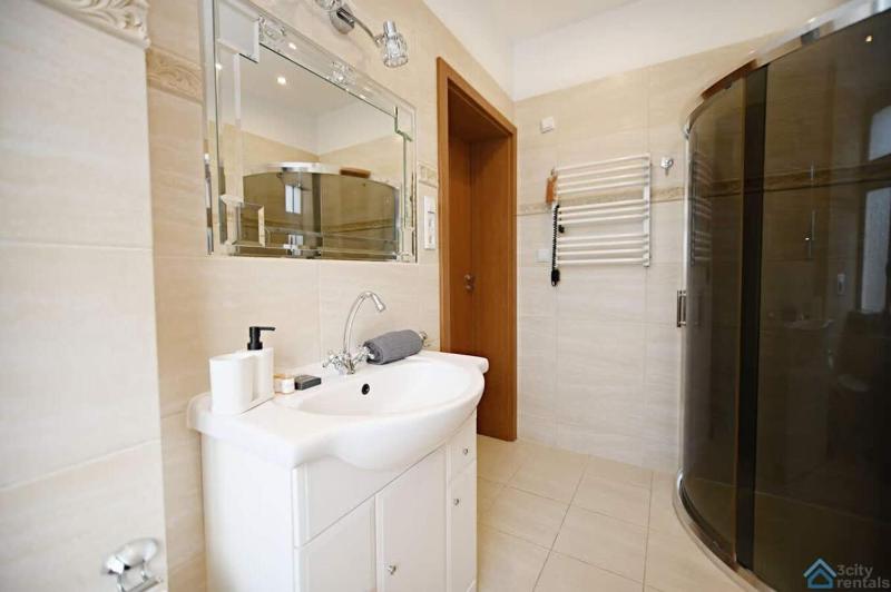 Cosy Apartment close to the Beach in Sopot by Noclegi Renters - image 4