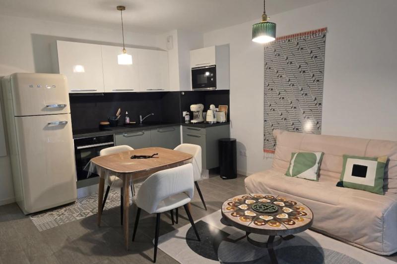 Cozy renovated apartment behind Arcachon station - image 10