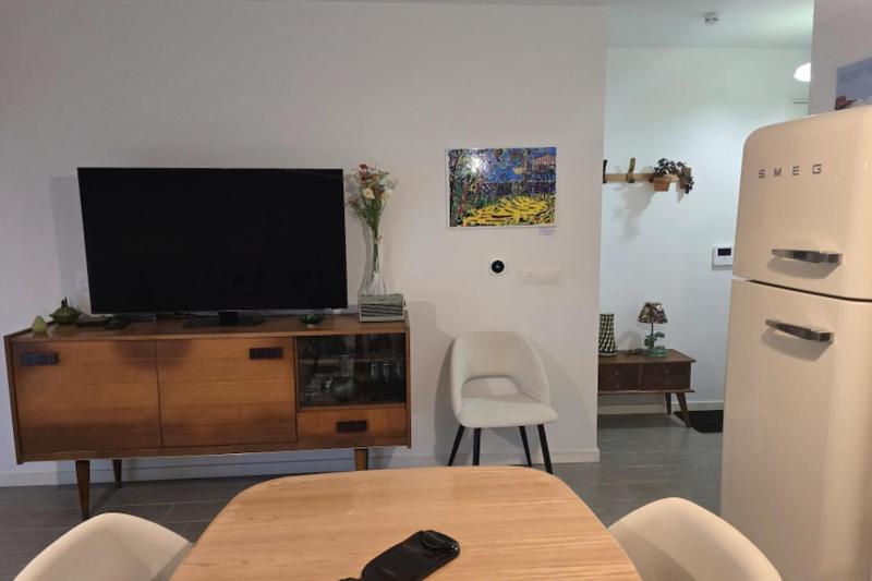 New Apt Behind Arcachon Train Station - image 12