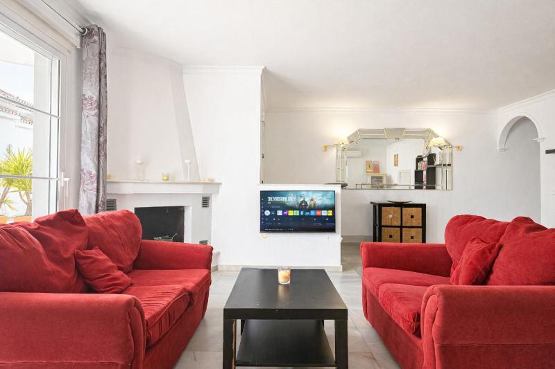 3 Bed Townhouse with roof terrace 100m to beach - image 36