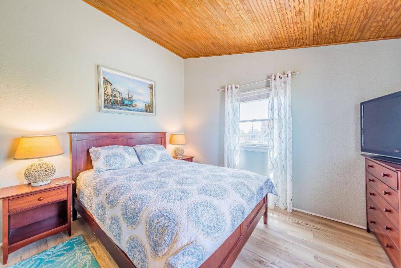 Primrose Cottage - S Nags Head MP 19 Oceanfront Steps to the Water Well Equipped Pets OK - image 41