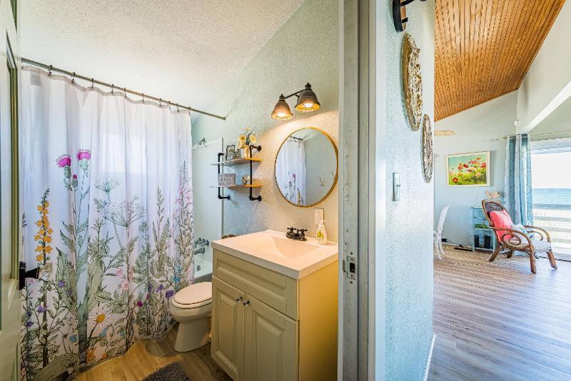 Primrose Cottage - S Nags Head MP 19 Oceanfront Steps to the Water Well Equipped Pets OK - image 7