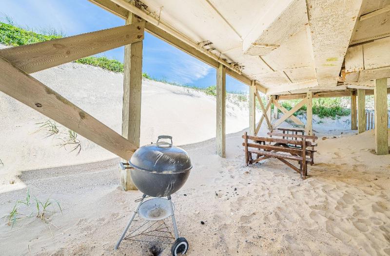 Primrose Cottage - S Nags Head MP 19 Oceanfront Steps to the Water Well Equipped Pets OK - image 3