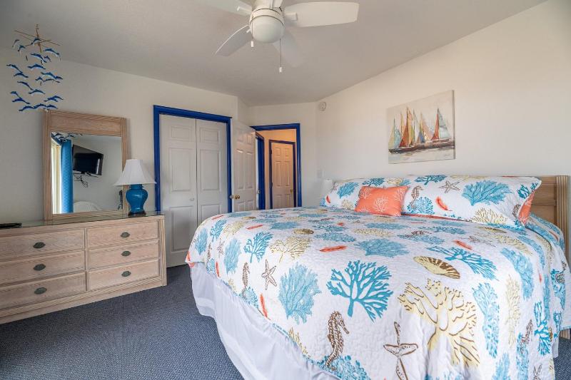 Anchored at Last - S Nags Head MP 19.5 Oceanfront Pool Hot Tub Kiddie Pool Pool Table Flex Stays - image 9