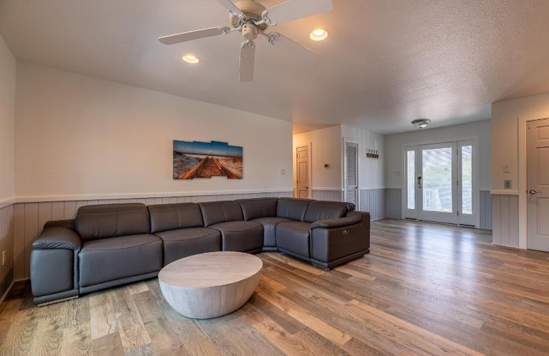 Shell Yeah! - Corolla Whalehead Beach 380 Yds Elevator Pool Hot Tub Pool Table - image 6