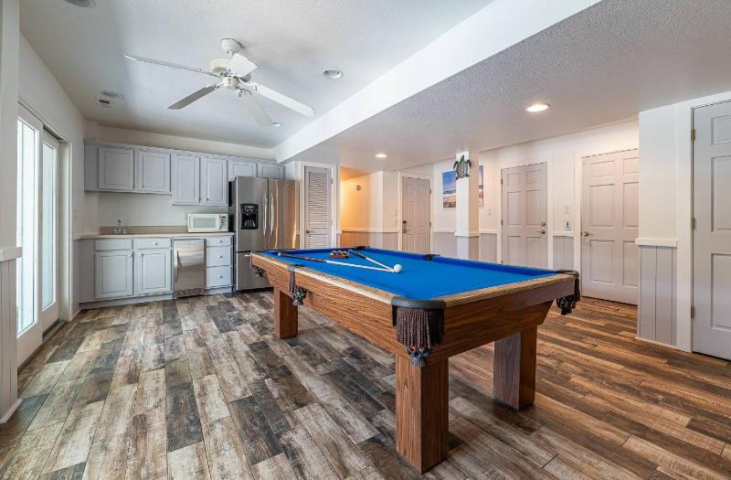Shell Yeah! - Corolla Whalehead Beach 380 Yds Elevator Pool Hot Tub Pool Table - image 14