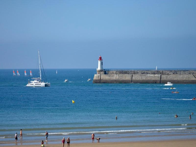 Appartement T2 : grande terrasse équipée parking à 200m de la mer et 400m de la plage - FR-1-92-735 - image 12
