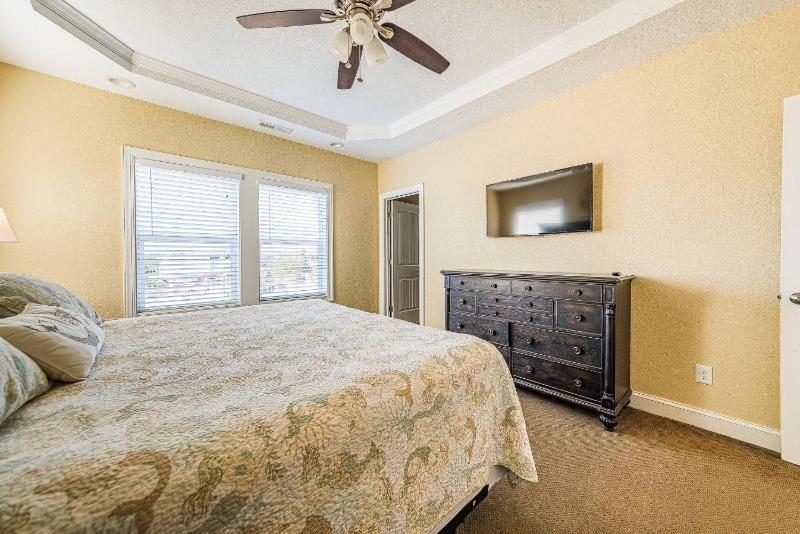 Beach Hive - Corolla Whalehead 75 Yds to Beach Ocean View Pool Cabana Hot Tub Arcade - image 23