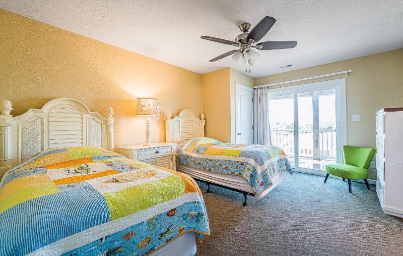 Beach Hive - Corolla Whalehead 75 Yds to Beach Ocean View Pool Cabana Hot Tub Arcade - image 27