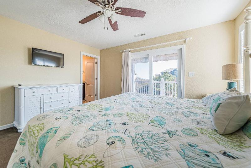 Beach Hive - Corolla Whalehead 75 Yds to Beach Ocean View Pool Cabana Hot Tub Arcade - image 12