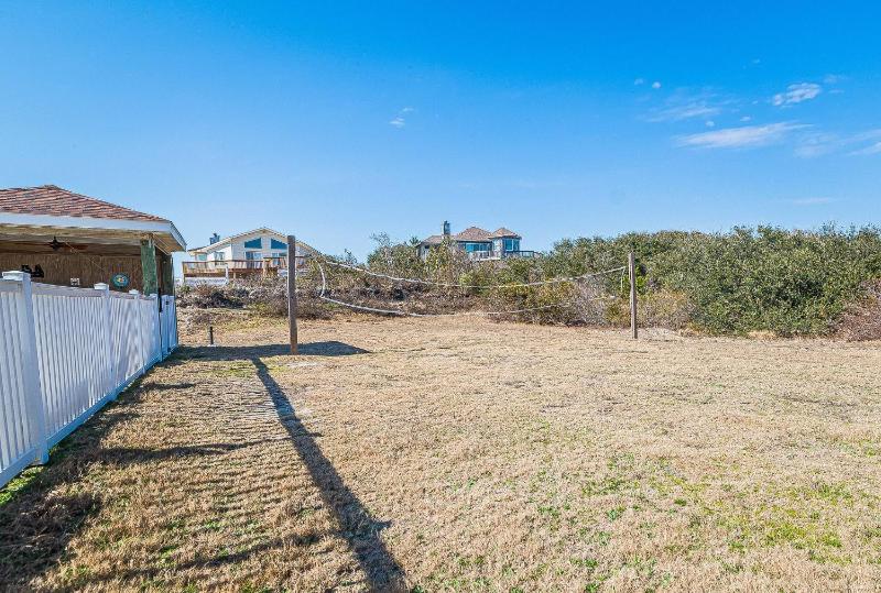 Beach Hive - Corolla Whalehead 75 Yds to Beach Ocean View Pool Cabana Hot Tub Arcade - image 11
