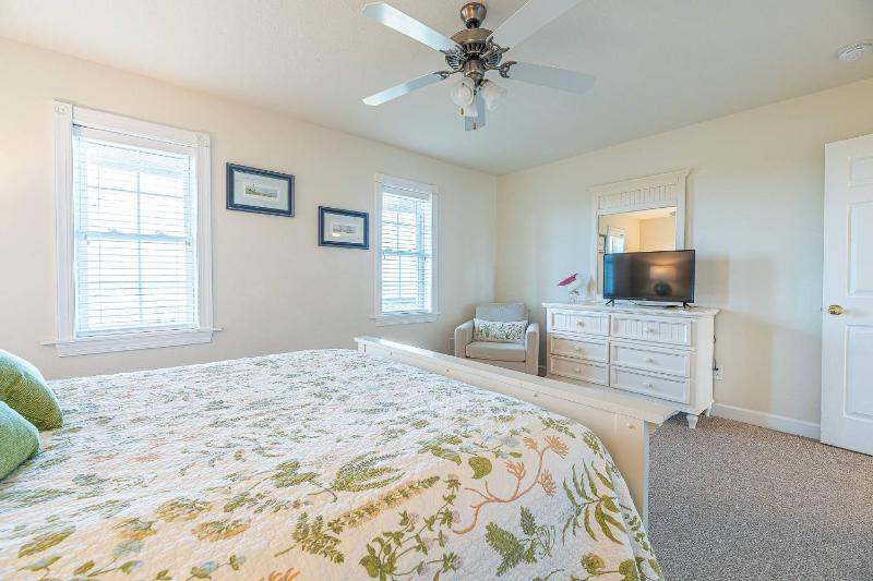 Sunrise to Sunset - S Nags Head MP 19.5 140 Yds to Beach Pool Rec Room Elevator Pets OK Flex Stays - image 2