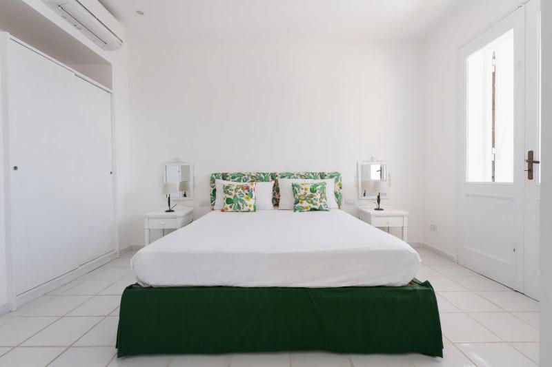 AMORE RENTALS - Villa del Sole - image 9
