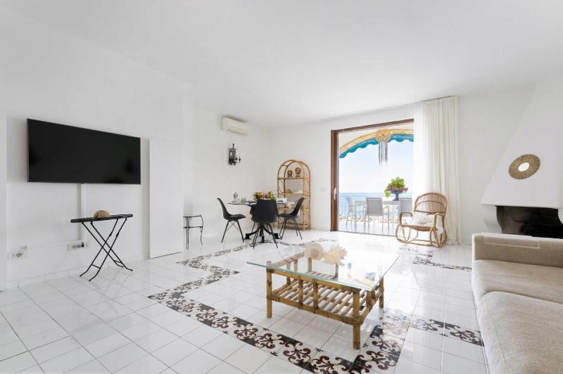 AMORE RENTALS - Villa del Sole - image 15