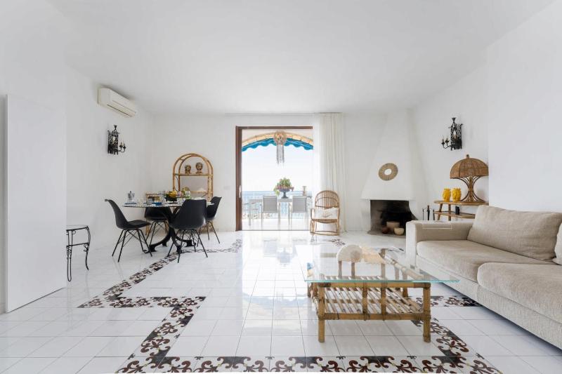 AMORE RENTALS - Villa del Sole - image 40