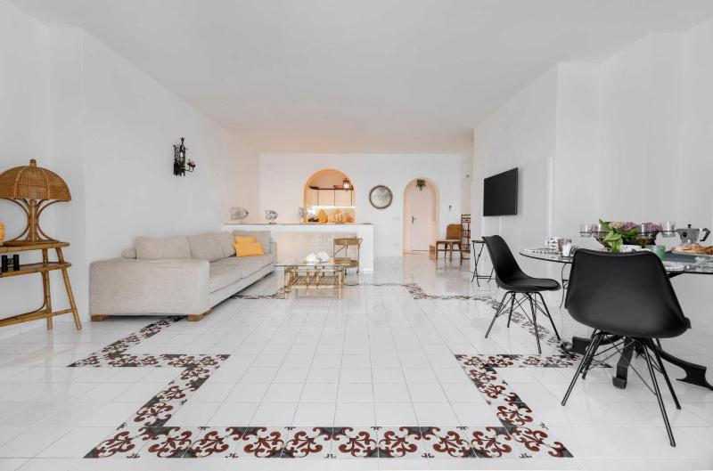 AMORE RENTALS - Villa del Sole - image 48