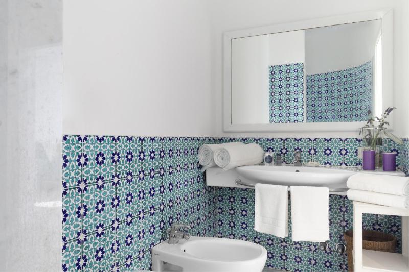 AMORE RENTALS - Villa del Sole - image 18