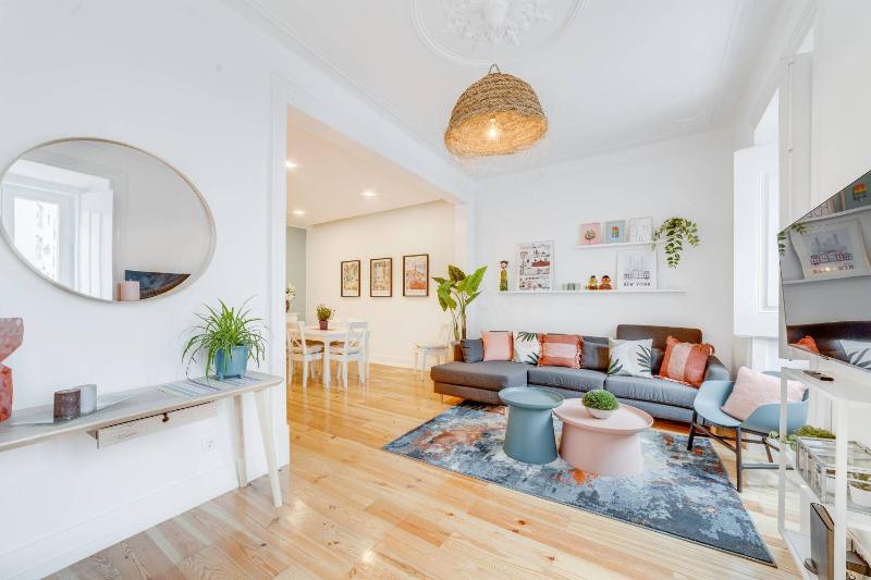 Cascais centre beautiful 85m2 apartment T2 with patio ground floor no step - image 1
