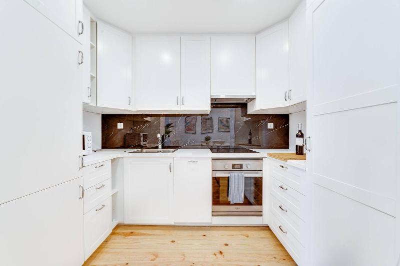 Cascais centre beautiful 85m2 apartment T2 with patio ground floor no step - image 19