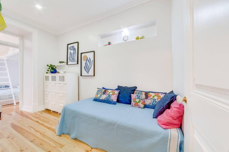 Cascais centre beautiful 85m2 apartment T2 with patio ground floor no step - image 6