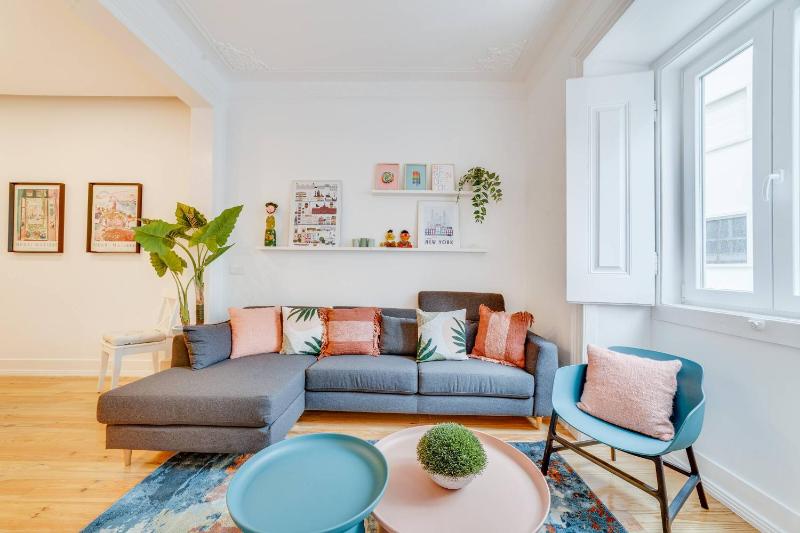 Cascais centre beautiful 85m2 apartment T2 with patio ground floor no step - image 22