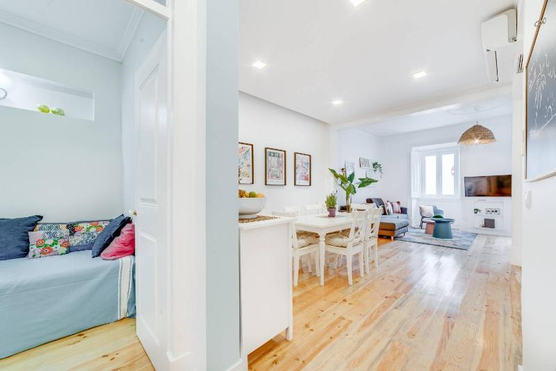 Cascais centre beautiful 85m2 apartment T2 with patio ground floor no step - image 21