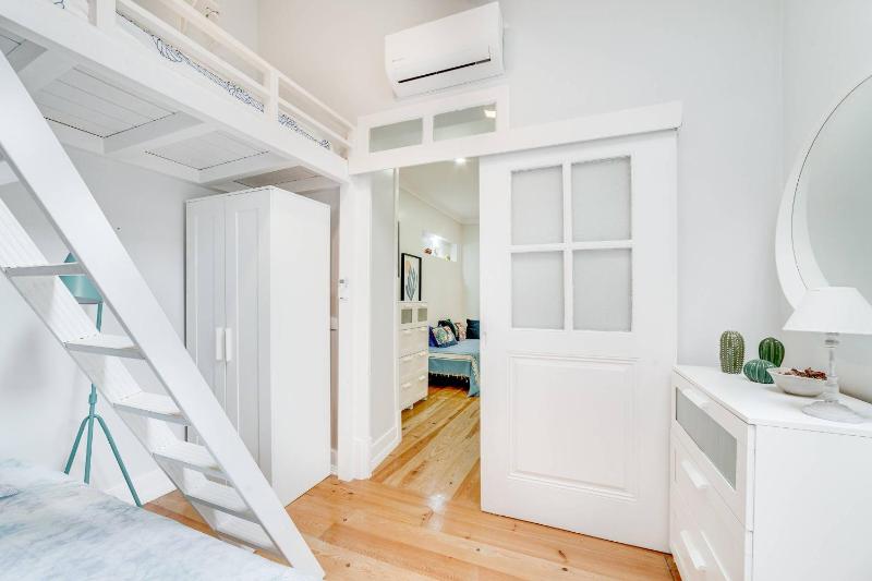 Cascais centre beautiful 85m2 apartment T2 with patio ground floor no step - image 16