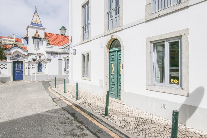 PN48 brith apartment over Cascais roof 120m2 close from beach and restaurant - image 2