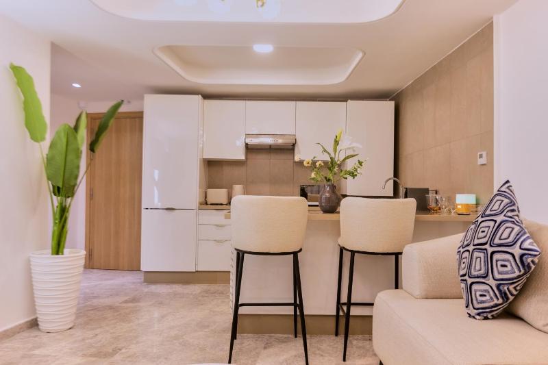 Stylish Apartment View Tower Residence Near to beach and Train station Private Parking - image 7
