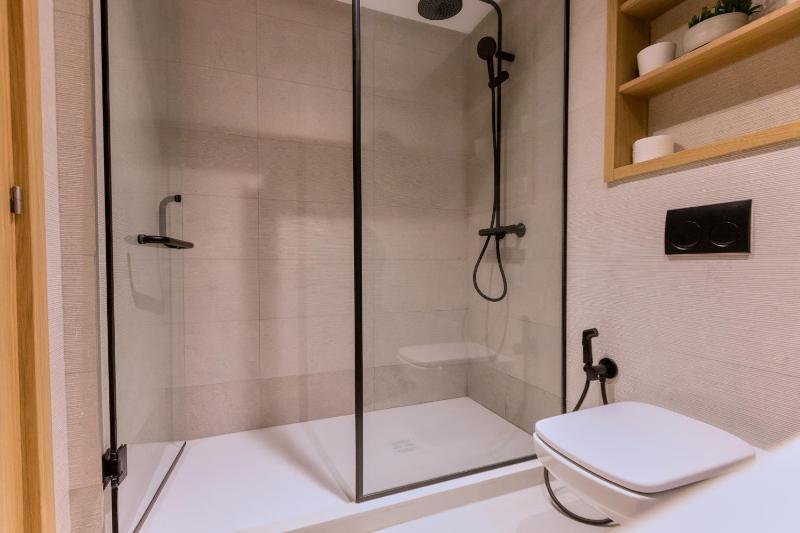 Stylish Apartment View Tower Residence Near to beach and Train station Private Parking - image 3