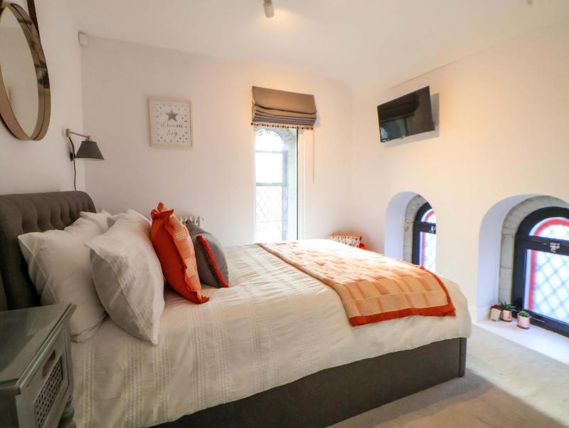 1 Chapel Place - image 5