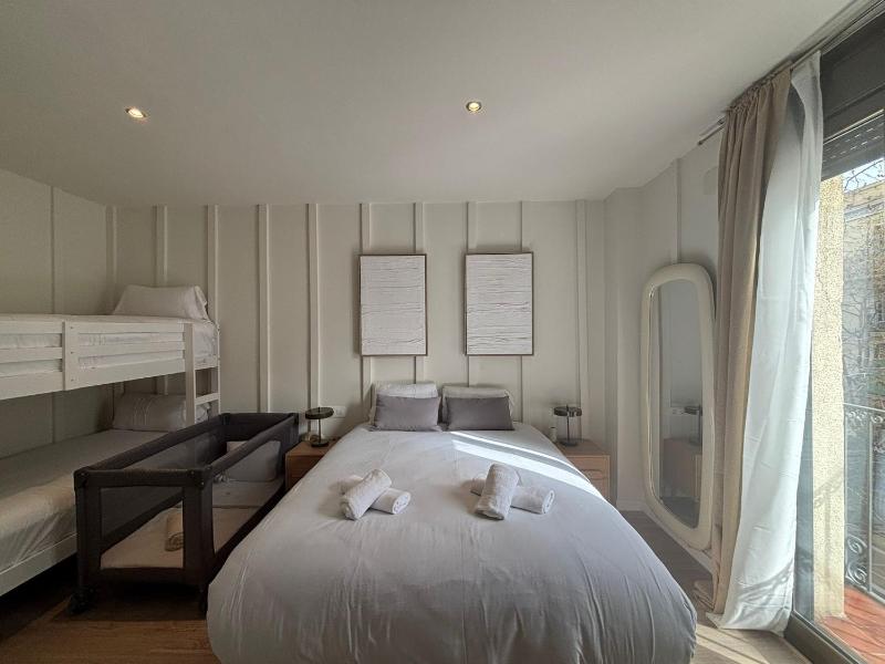 Beautiful Terrace Apartment near Plaza Espanya - image 2
