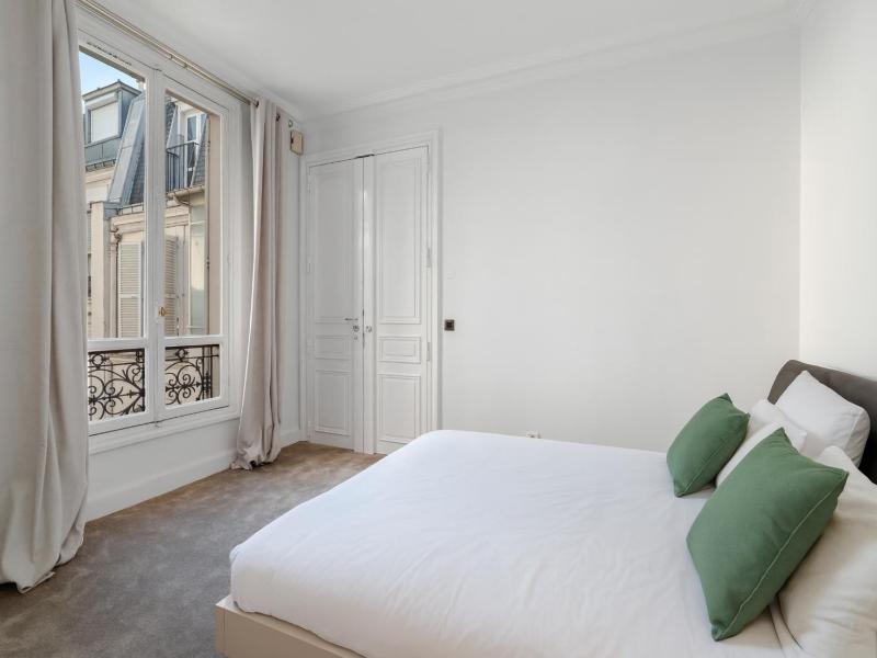 The Parisian Beauty - Ultra Luxury - image 2