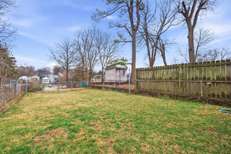 Charming Home in the Highlands W Private Backyard - image 14