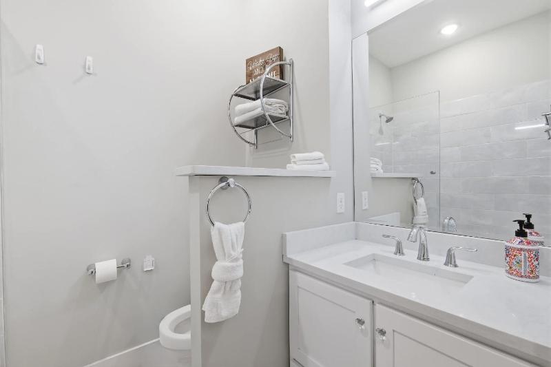 Charming Home in the Highlands W Private Backyard - image 12